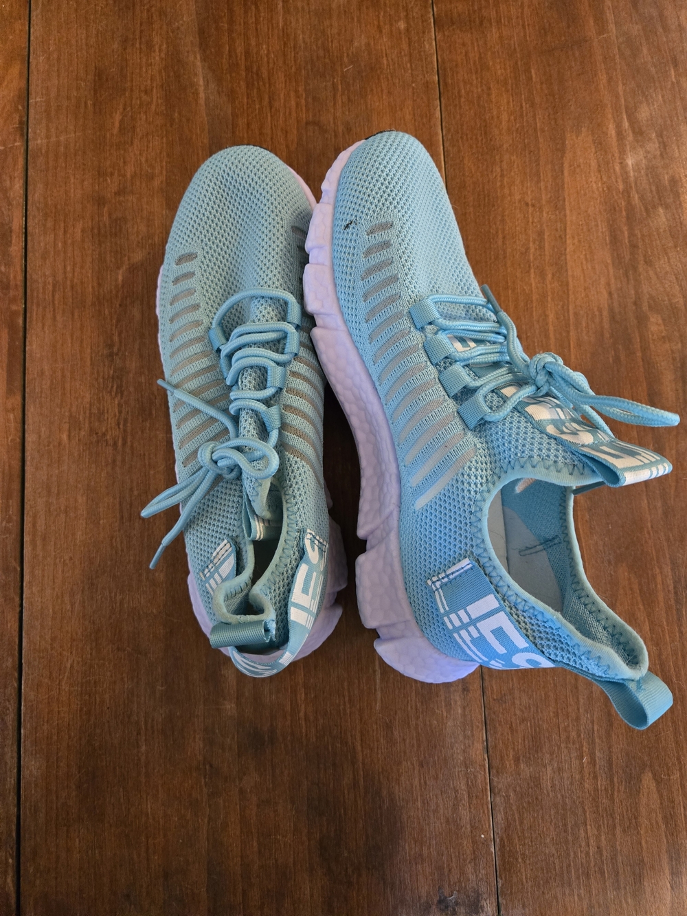 Lightweight Breathable Athletic Shoes - Aqua Blue
